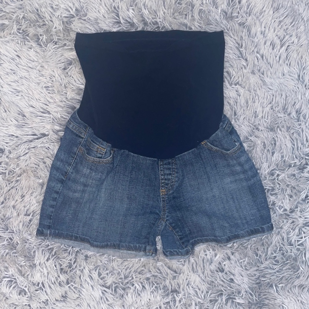 A pair of maternity shorts size S - Picture 1 of 12
